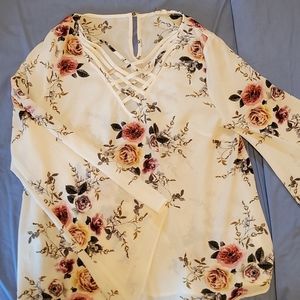 Entro Bell Sleeve Blouse